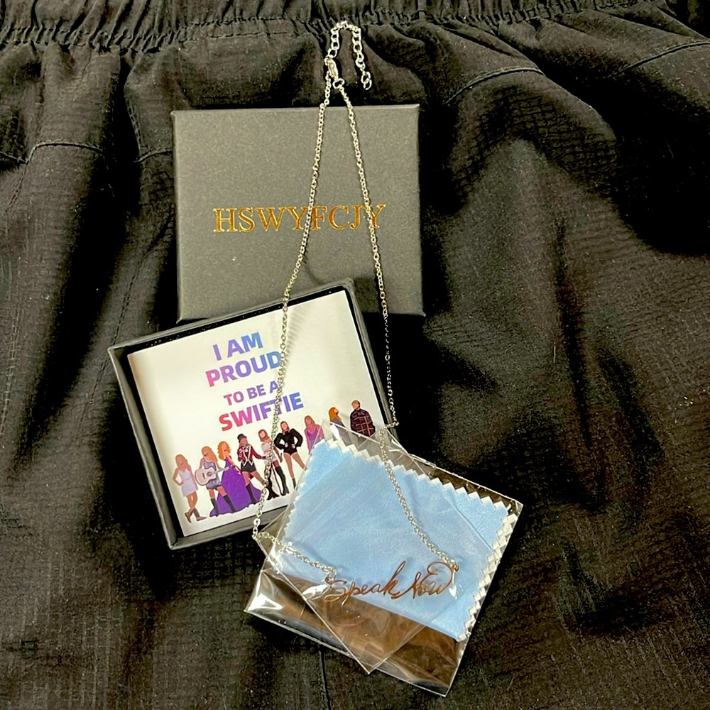 Taylor Swift “speak now” necklace